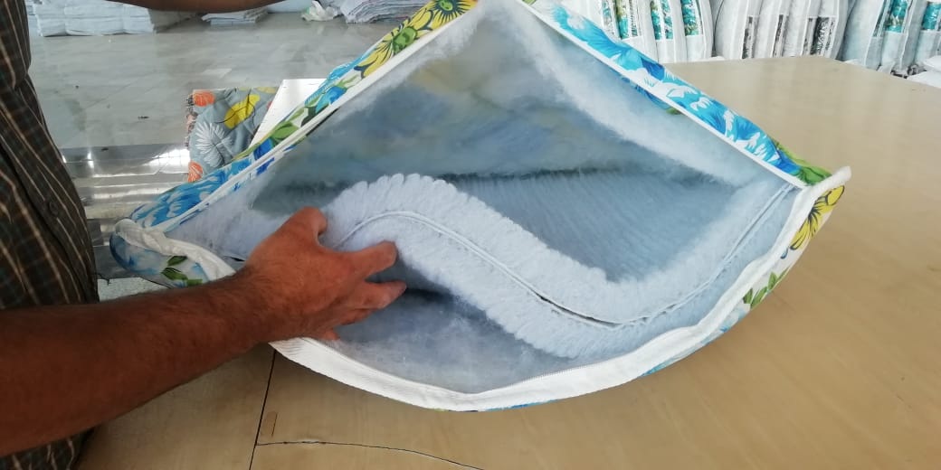 بازار خرید تشک مسافرتی ارزان از اصفهان